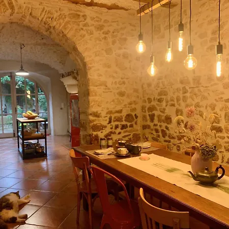 La Magnanerie De Oda ve Kahvaltı Dions